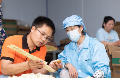 熊文文 大悟縣返鄉創業新鄉賢，以互聯網銷售助力鄉村振興，當選“中國網事·感動2023”二季度網絡感動人物